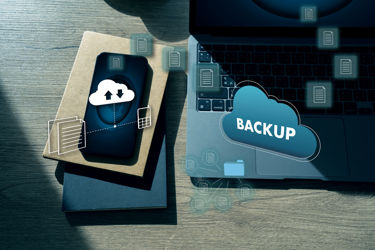 Imagem ilustra o serviço de cloud backup da SantoDigital